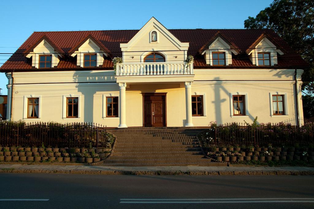 Pokoje Goscinne W Ratuszu Ogrodzieniec Kültér fotó